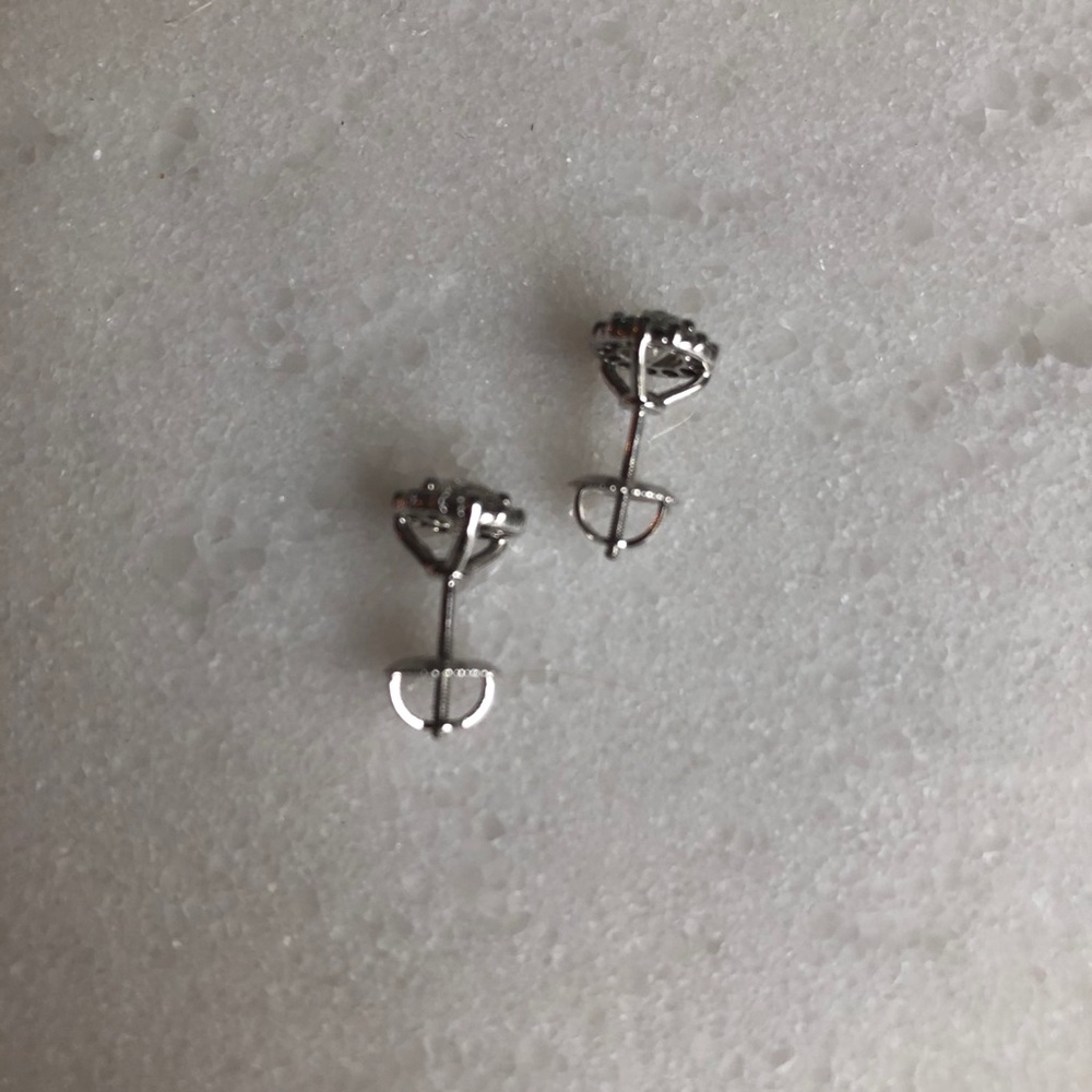 SOLD! 1cttw Diamond 14K Gold Vintage Stud Earrings - Picture 5 of 11